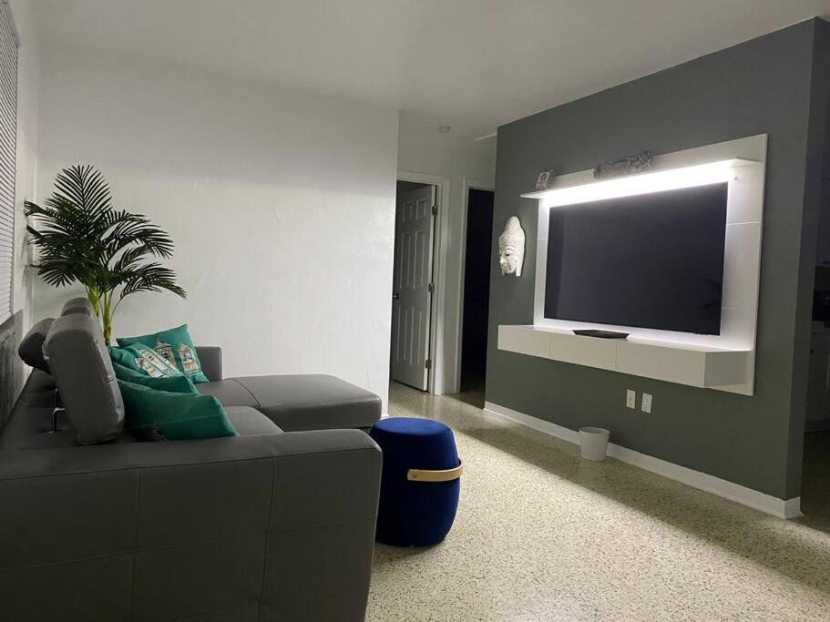 Stayover In Miami Home 2Br - 1Bth - Free Parking Eksteriør billede