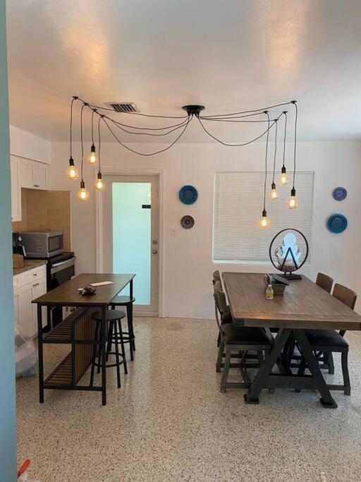 Stayover In Miami Home 2Br - 1Bth - Free Parking Eksteriør billede